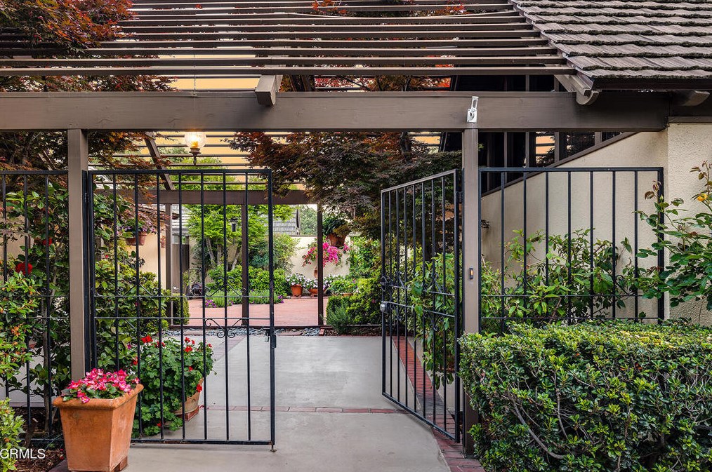 5146 Earl Dr, La Canada, CA 91011