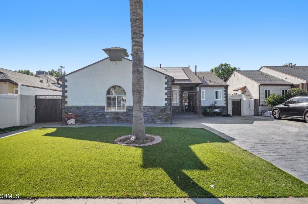 7101 Mammoth Ave, Van Nuys, CA 91405-3330