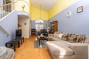 15492 Somerset Ct, Fontana, CA 92337 - Photo 2