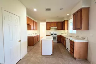 13720 Dove Ct, Victorville, CA 92394 - Photo 4