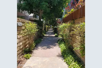 4231 Sarah Street #15, Burbank, CA 91505 - Photo 2