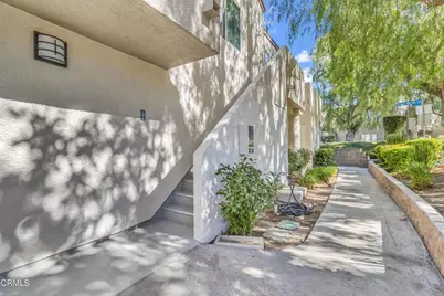 21334 Nandina Lane #204, Newhall, CA 91321 - Photo 4