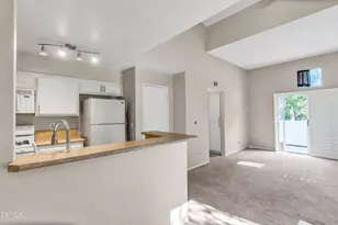 21334 Nandina Ln, Newhall, CA 91321 - Photo 8