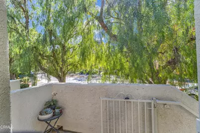 21334 Nandina Lane #204, Newhall, CA 91321 - Photo 6