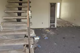 1020 W 42nd Pl, Los Angeles, CA 90037 - Photo 22