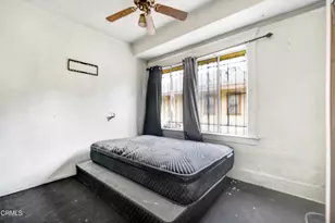 352 W 59th Pl, Los Angeles, CA 90003 - Photo 8