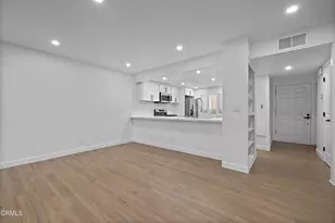 5720 Owensmouth Ave, Woodland Hills, CA 91367 - Photo 12