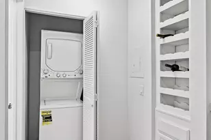 235 S Holliston Ave, Pasadena, CA 91106 - Photo 20