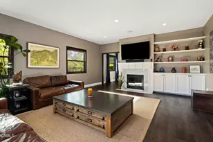 1052 New York Dr, Altadena, CA 91001 - Photo 18