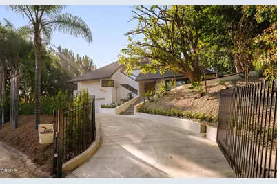 9617 Oak Pass Road, Beverly Hills, CA 90210 - Photo 2