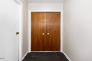 385 S Oakland Ave, Pasadena, CA 91101 - Photo 2