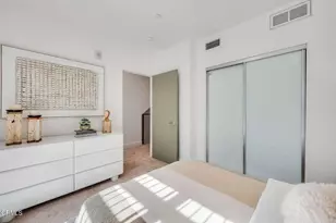 239 S Marengo Ave, Pasadena, CA 91101 - Photo 22
