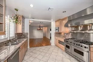 1920 N Screenland Dr, Burbank, CA 91505 - Photo 6