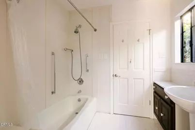 136 S Arden Boulevard, Los Angeles, CA 90004 - Photo 44