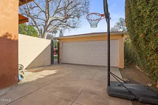 12244 Tiara St, Valley Village, CA 91607 - Photo 44