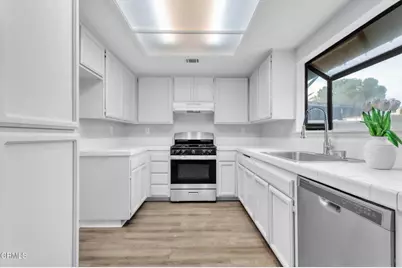 42950 Burlwood Drive, Lancaster, CA 93536 - Photo 12