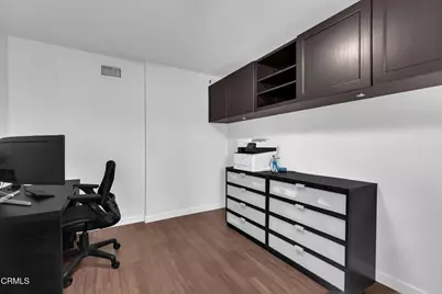 27800 Parkvale Drive, Santa Clarita, CA 91350 - Photo 32