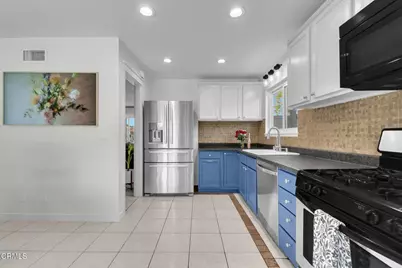 27800 Parkvale Drive, Santa Clarita, CA 91350 - Photo 18