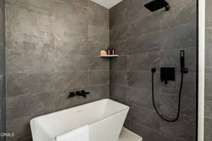 510 N Sycamore Ave, Los Angeles, CA 90036 - Photo 26