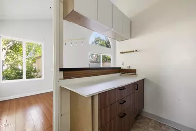 22330 Victory Boulevard #604, Los Angeles, CA 91367 - Photo 8