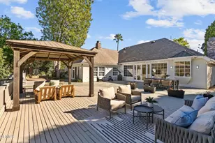 2596 Wallingford Dr, Beverly Hills, CA 90210 - Photo 32