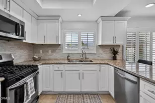 9325 9327 La Shell Dr, Tujunga, CA 91042 - Photo 12