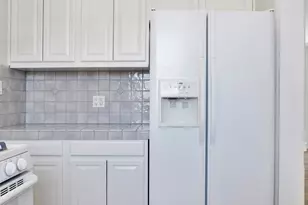 640 E Elmwood Ave, Burbank, CA 91501 - Photo 10