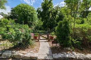 1900 Niodrara Dr, Glendale, CA 91208 - Photo 30