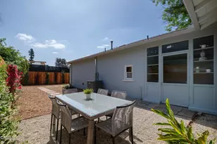 239 E Pentagon St, Altadena, CA 91001 - Photo 28