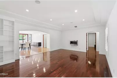 2303 Hillhurst Avenue, Los Angeles, CA 90027 - Photo 2