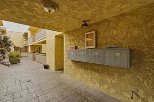 12940 Riverside Dr, Los Angeles, CA 91423 - Photo 18
