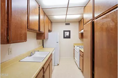12321 Riverside Drive #204, Valley Village, CA 91607 - Photo 10