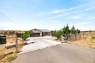 22422 Roundup Way, Apple Valley, CA 92308 - Photo 34