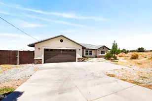 22422 Roundup Way, Apple Valley, CA 92308 - Photo 32