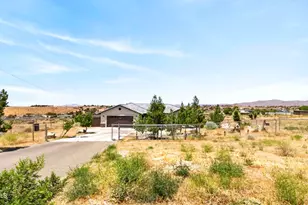 22422 Roundup Way, Apple Valley, CA 92308 - Photo 36