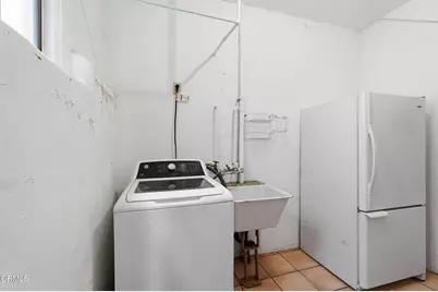 3911 De Longpre Avenue, Los Angeles, CA 90027 - Photo 36