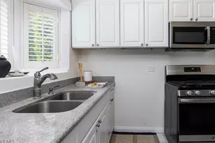 1969 N Raymond Ave, Pasadena, CA 91103 - Photo 16