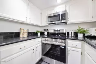 49 N Parkwood Ave, Pasadena, CA 91107 - Photo 10