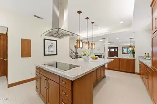 130 S Arroyo Blvd, Pasadena, CA 91105 - Photo 14