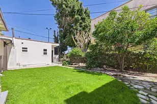 1232 N El Centro Ave, Los Angeles, CA 90038 - Photo 38