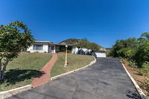 890 Ridgeside Dr, Monrovia, CA 91016 - Photo 2