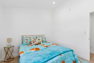 8408 Cozycroft Ave, Los Angeles, CA 91306 - Photo 32