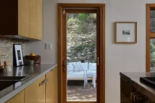 9616 Highland Gorge Dr, Beverly Hills, CA 90210 - Photo 10