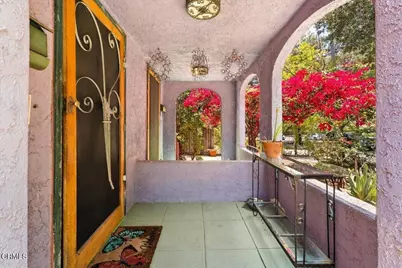 588 N Chester Avenue, Pasadena, CA 91106 - Photo 2
