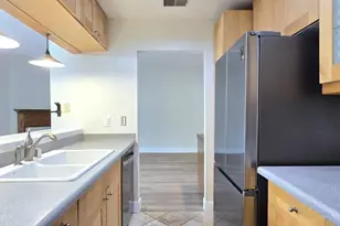 235 S Holliston Ave, Pasadena, CA 91106 - Photo 6