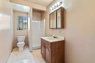 2303 W 25th St, Los Angeles, CA 90018 - Photo 20