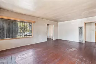 2303 W 25th St, Los Angeles, CA 90018 - Photo 10