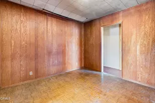 2303 W 25th St, Los Angeles, CA 90018 - Photo 16