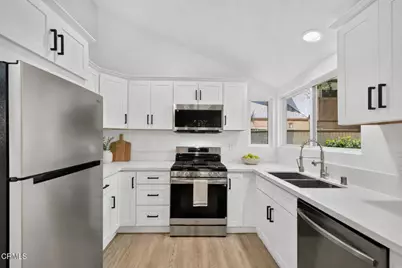 22330 Victory Boulevard #604, Los Angeles, CA 91367 - Photo 6