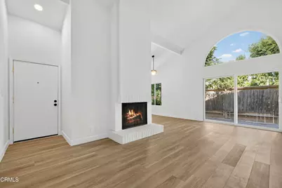 22330 Victory Boulevard #604, Los Angeles, CA 91367 - Photo 2